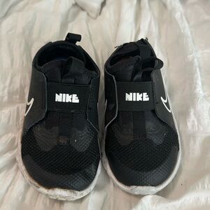 Toddler size 7c black Nikes